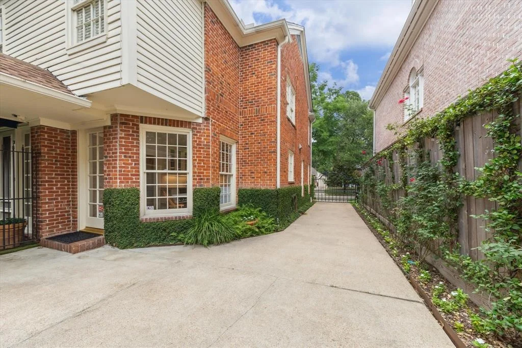 Photo of 2811 Plumb Street