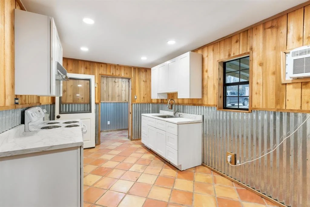 Photo of 16202 Surrey Lane