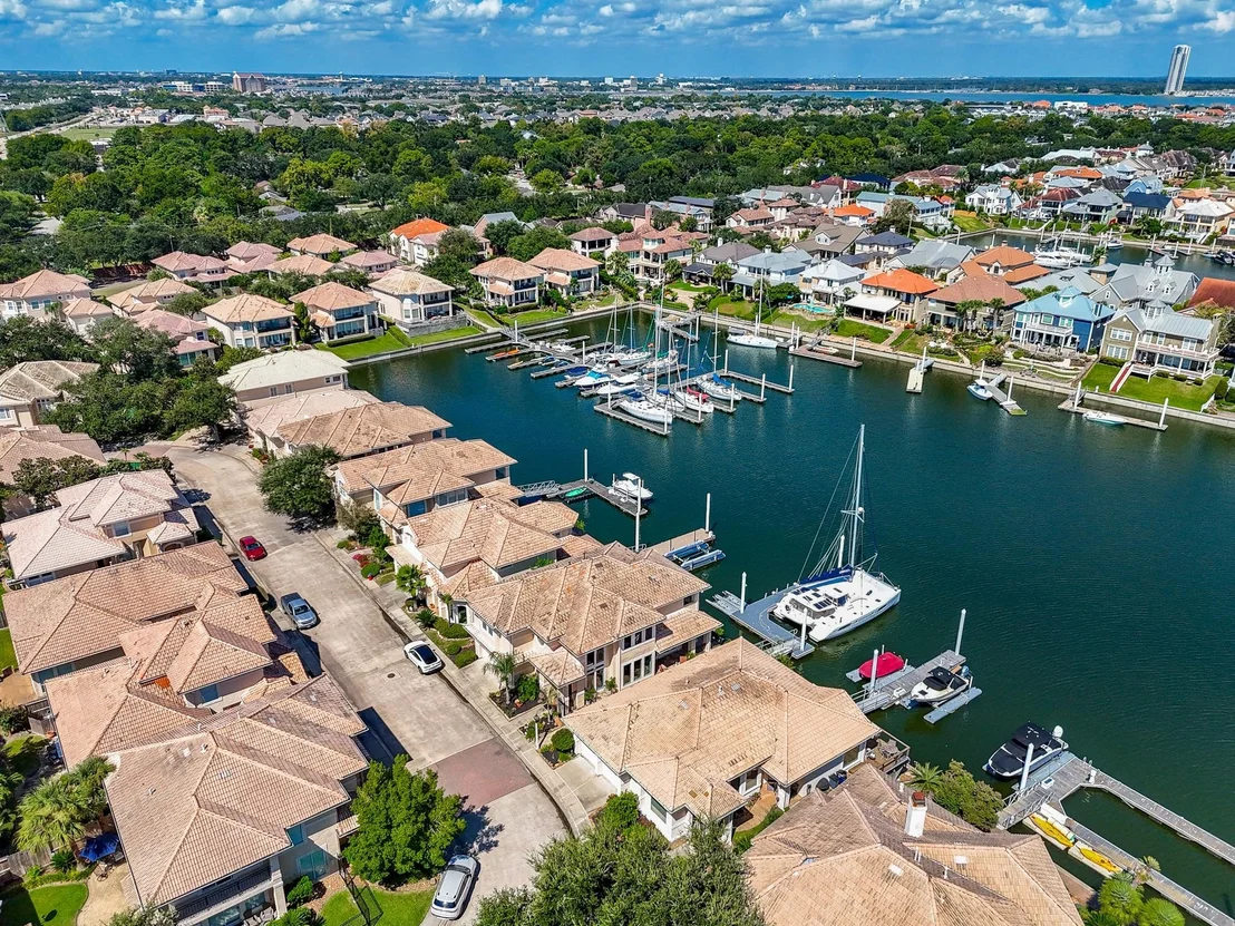 Photo of 313 Harborside Circle