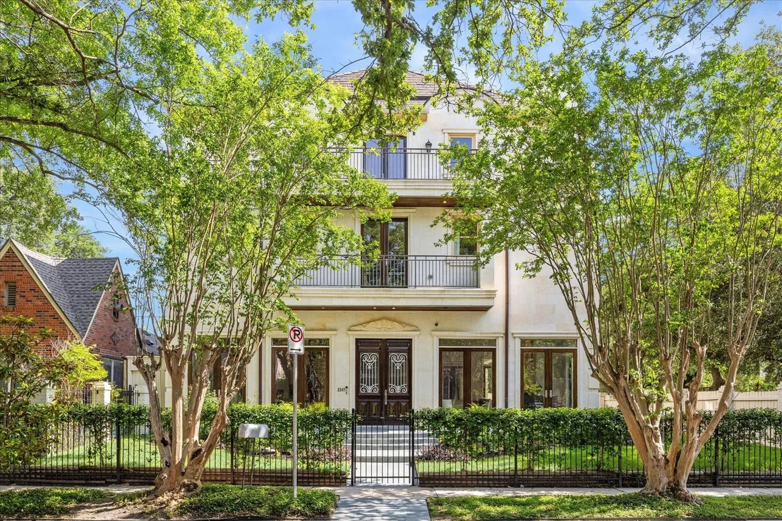 Photo of 2247 Bartlett Street
