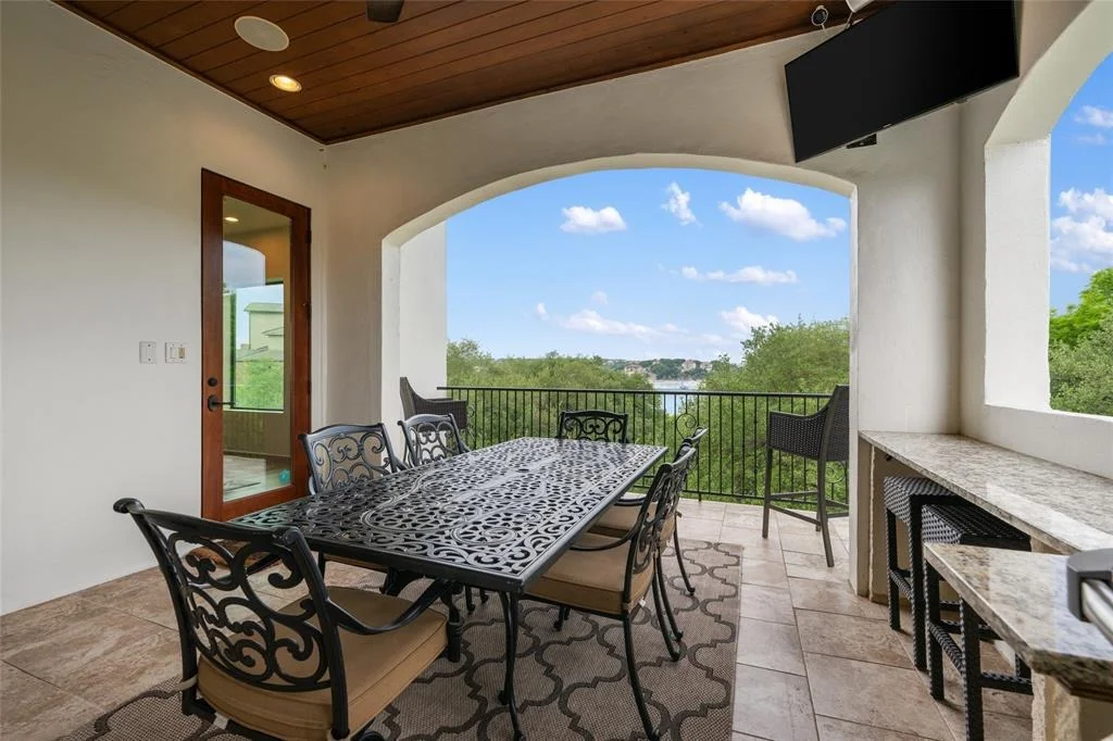 Photo of 1404 Hurst Creek Road