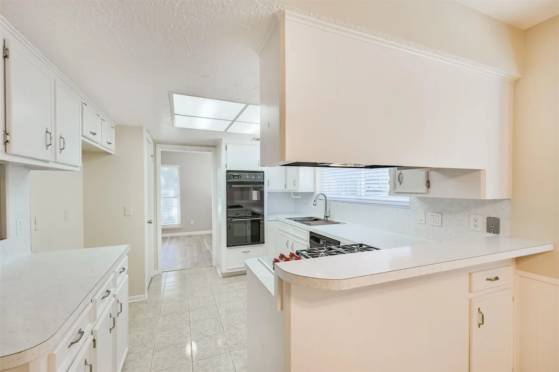 Photo of 9314 Roos Road