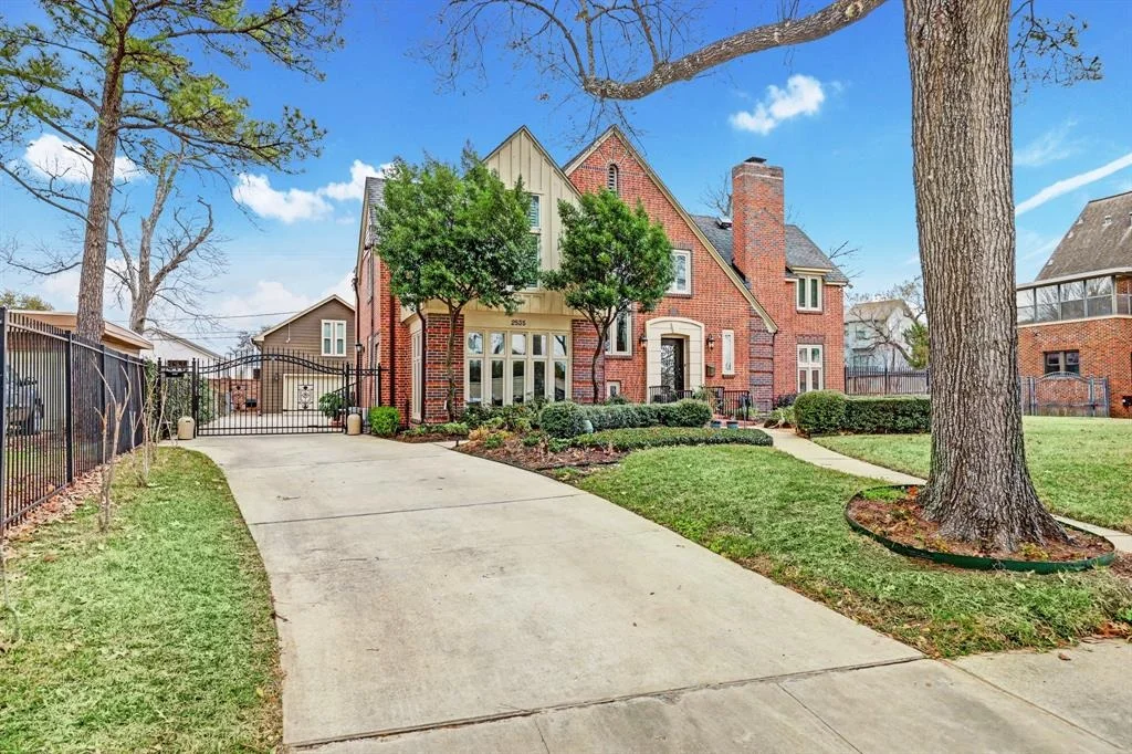 Photo of 2535 N Macgregor Way