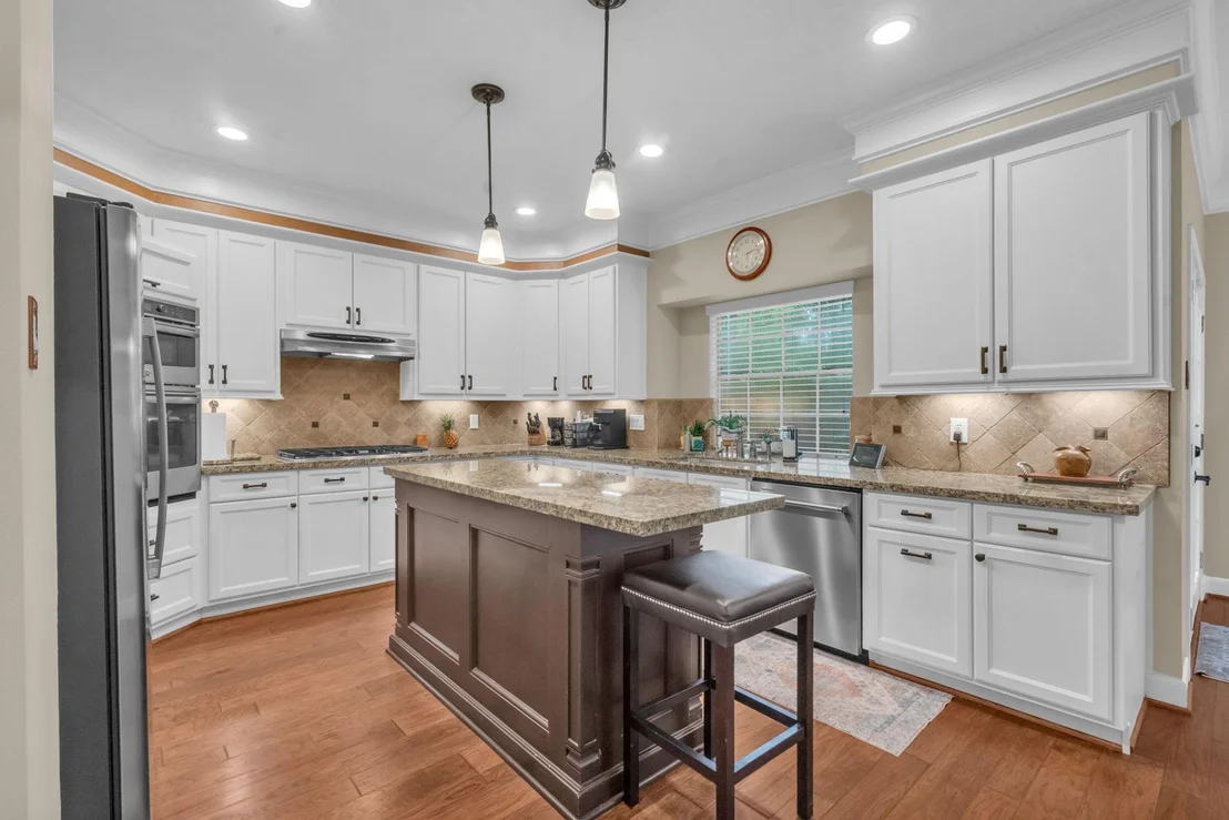 Photo of 16318 Avenplace Road