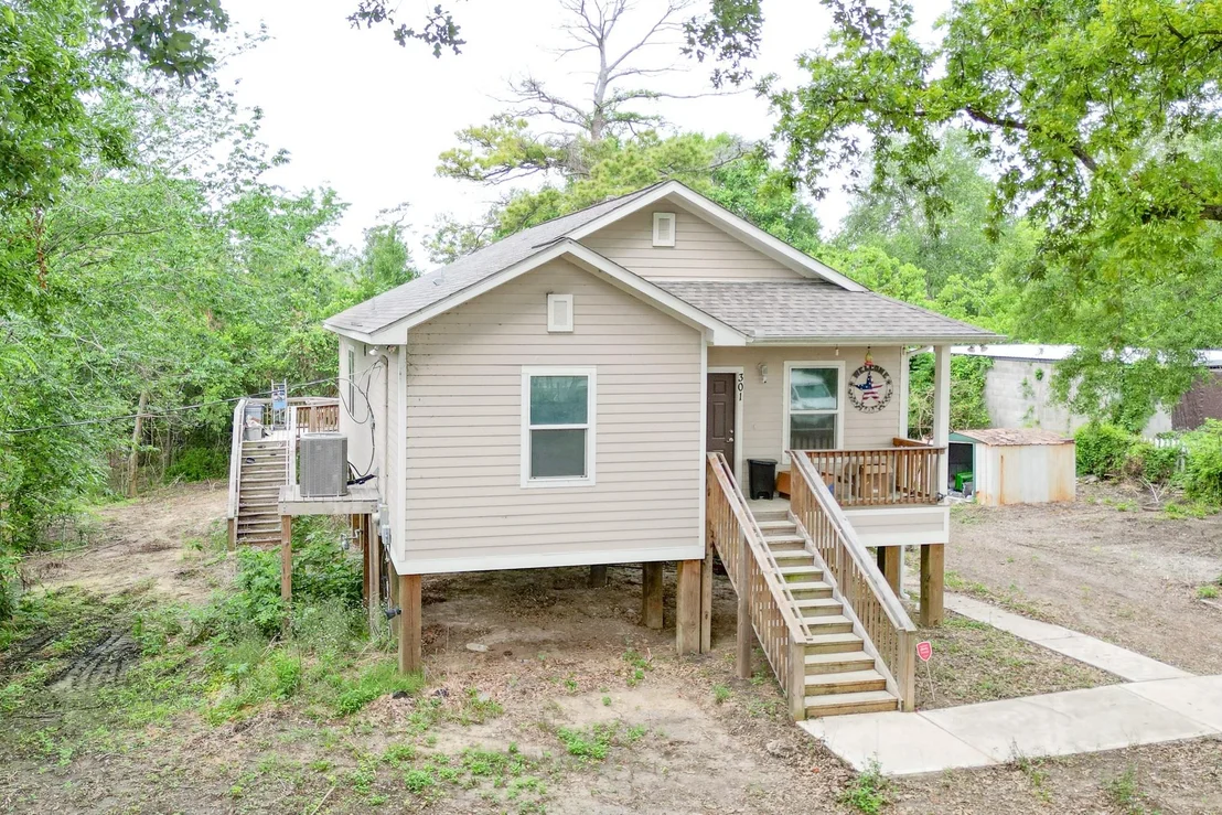 Photo of 301 Bayou Drive