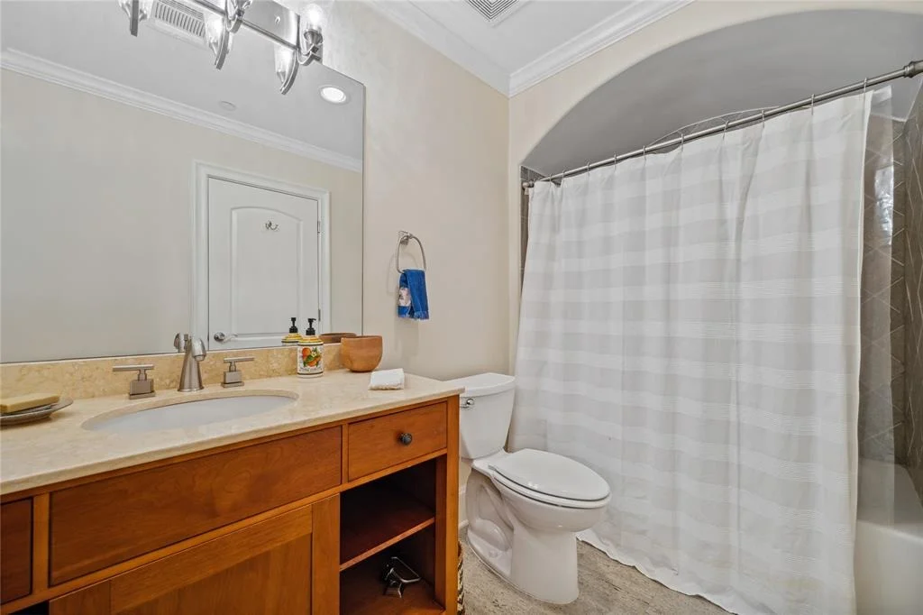 Photo of Unit E at 1700 Sunset Boulevard