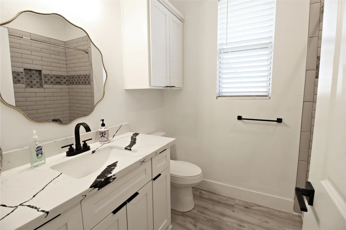 Photo of 1118 N Shepherd Drive