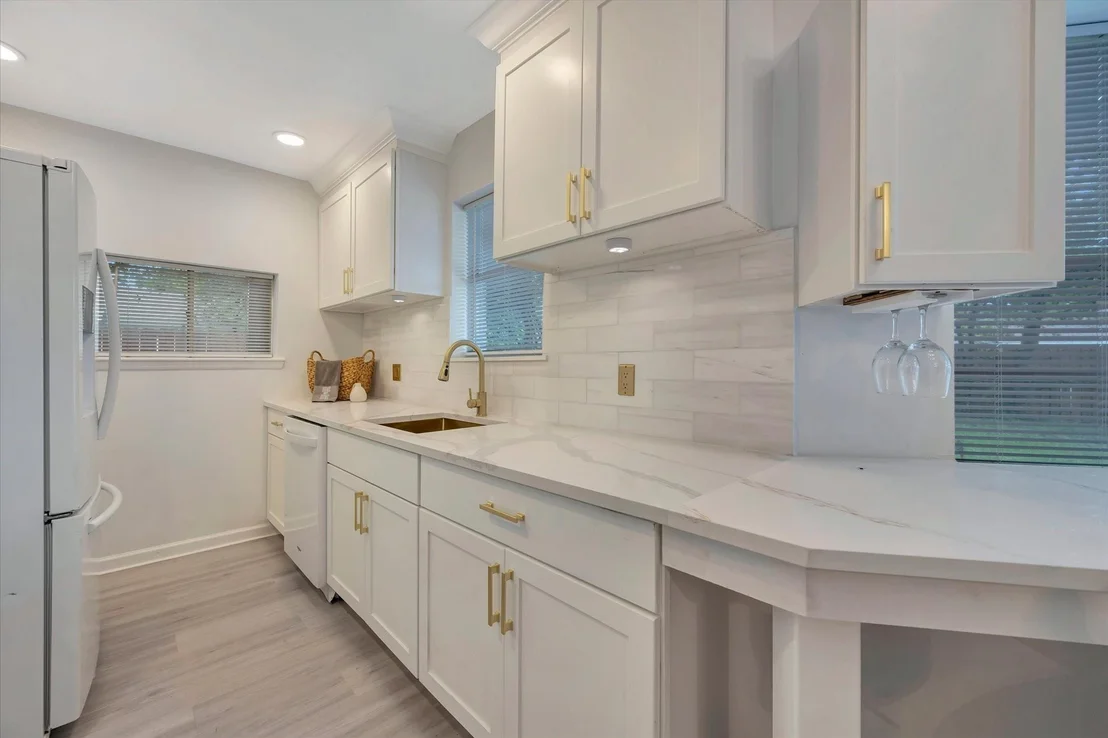 Photo of 910 Beachcomber Lane
