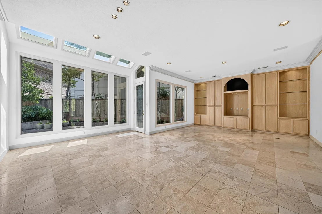 Photo of 2 W Terrace Drive