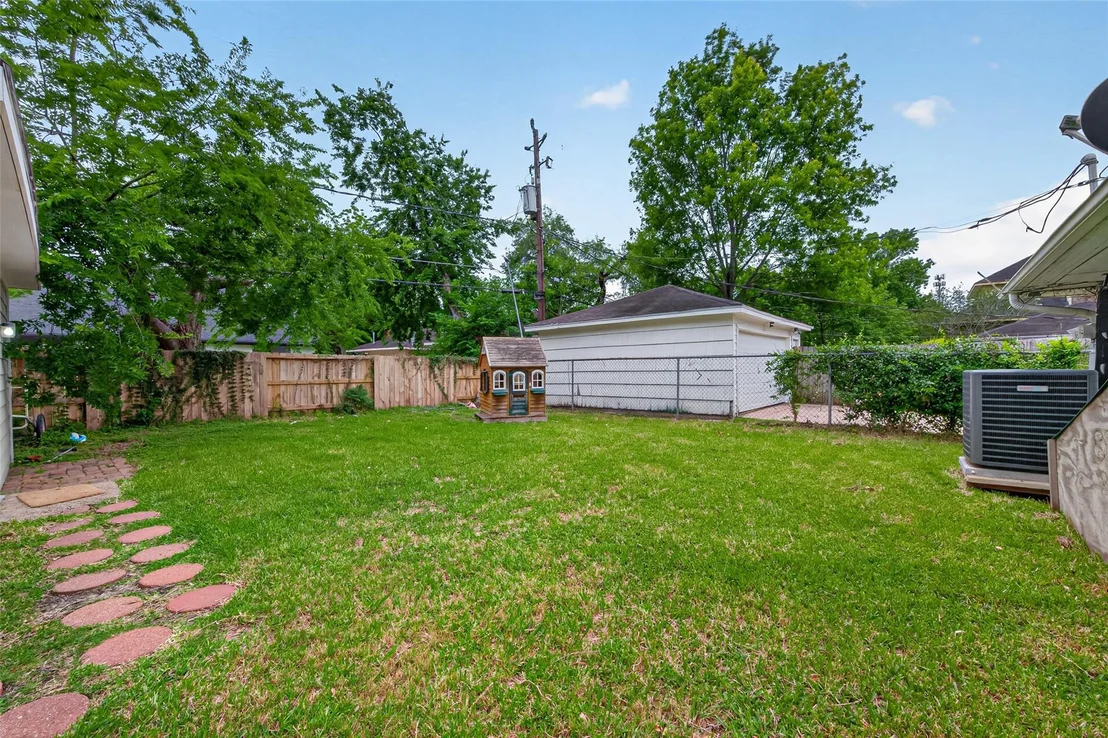 Photo of 11107 Cedarhurst Drive