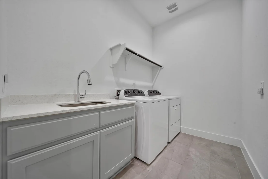 Photo of 115 Oak Estates Drive