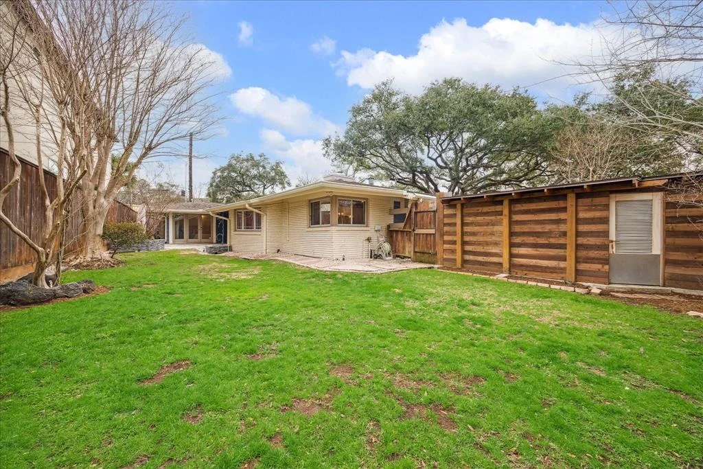Photo of 6825 Bellgreen Drive