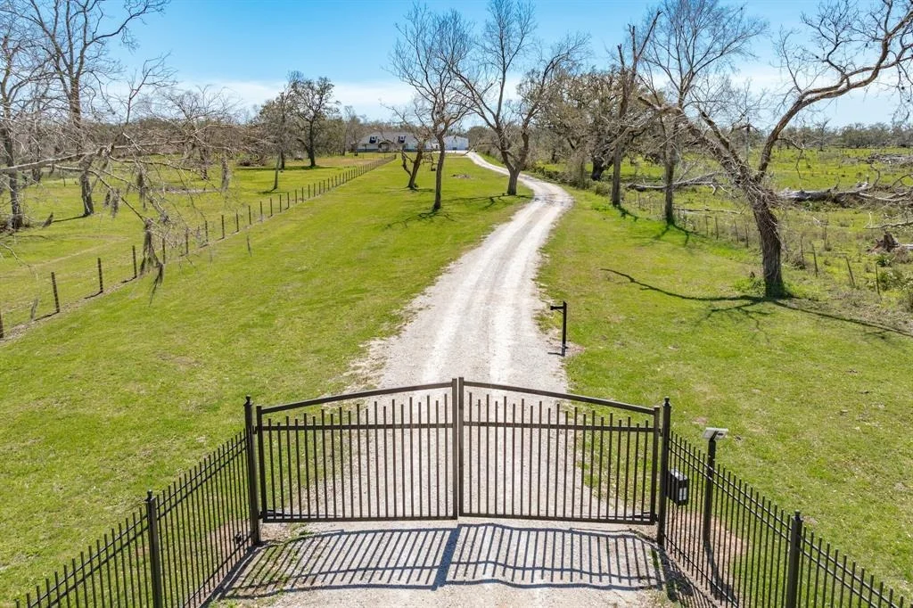Photo of 7827 County Road 400