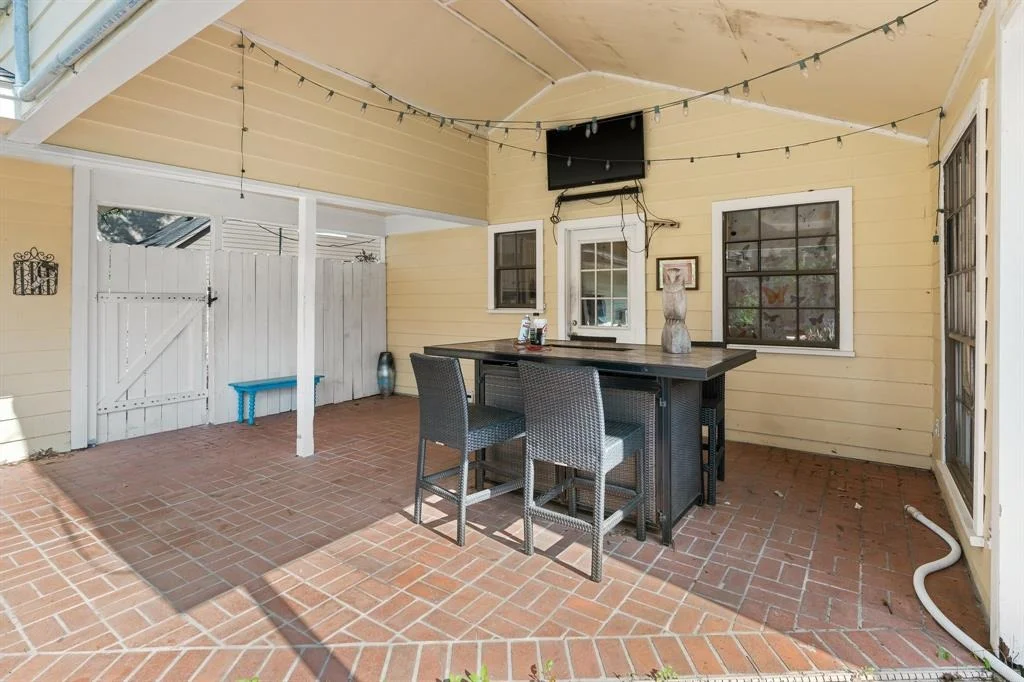 Photo of 323 Laura Lane