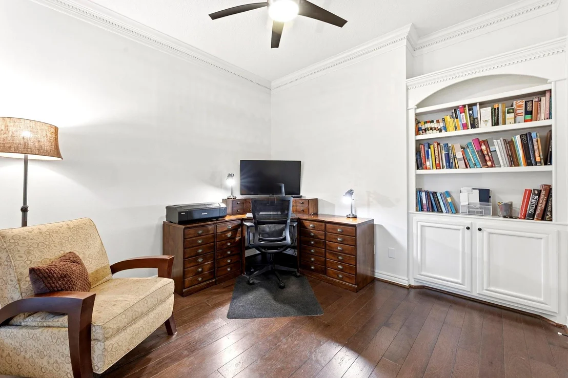 Photo of 130 E Fairbranch Circle