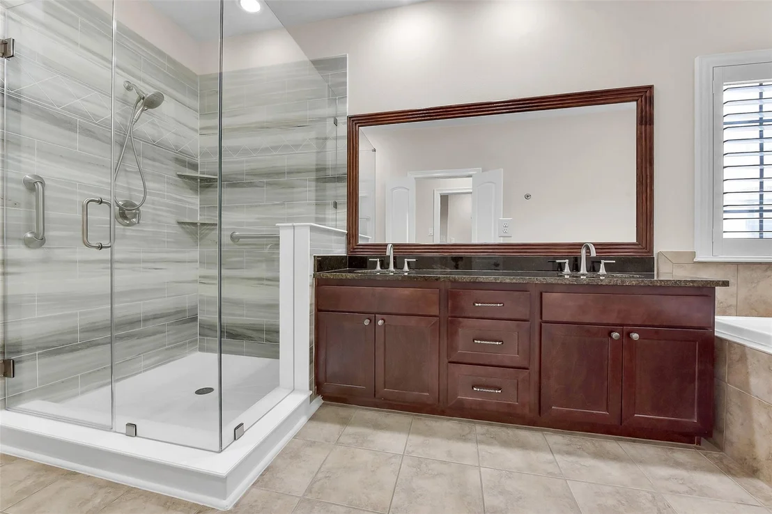Photo of 905 Garden Oaks Trace