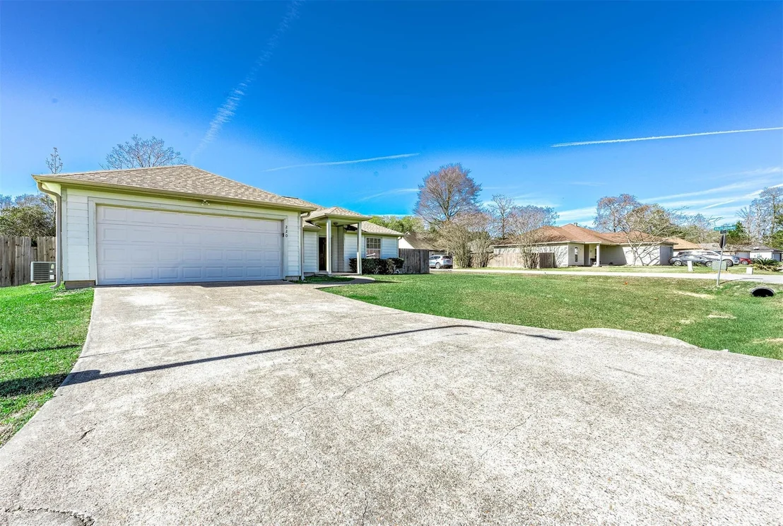 Photo of 220 Kellyn Court