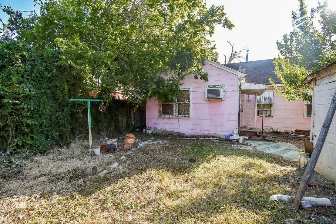 Photo of 2827 Robertson Street