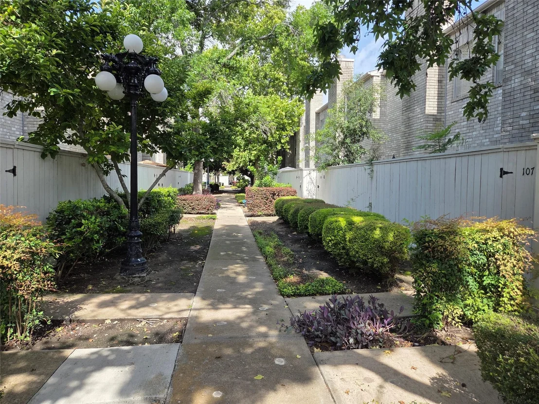 Photo of Unit 106 at 3780 Tanglewilde Street