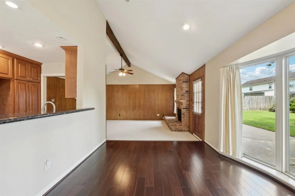 Photo of 8915 Roos Road