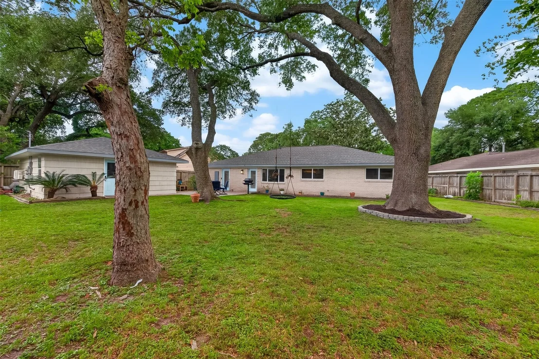 Photo of 5715 Claridge Drive