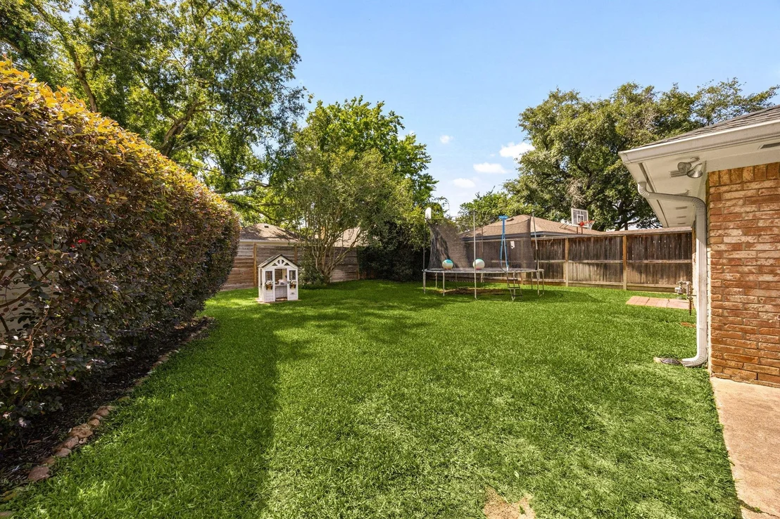 Photo of 823 Pinesap Drive