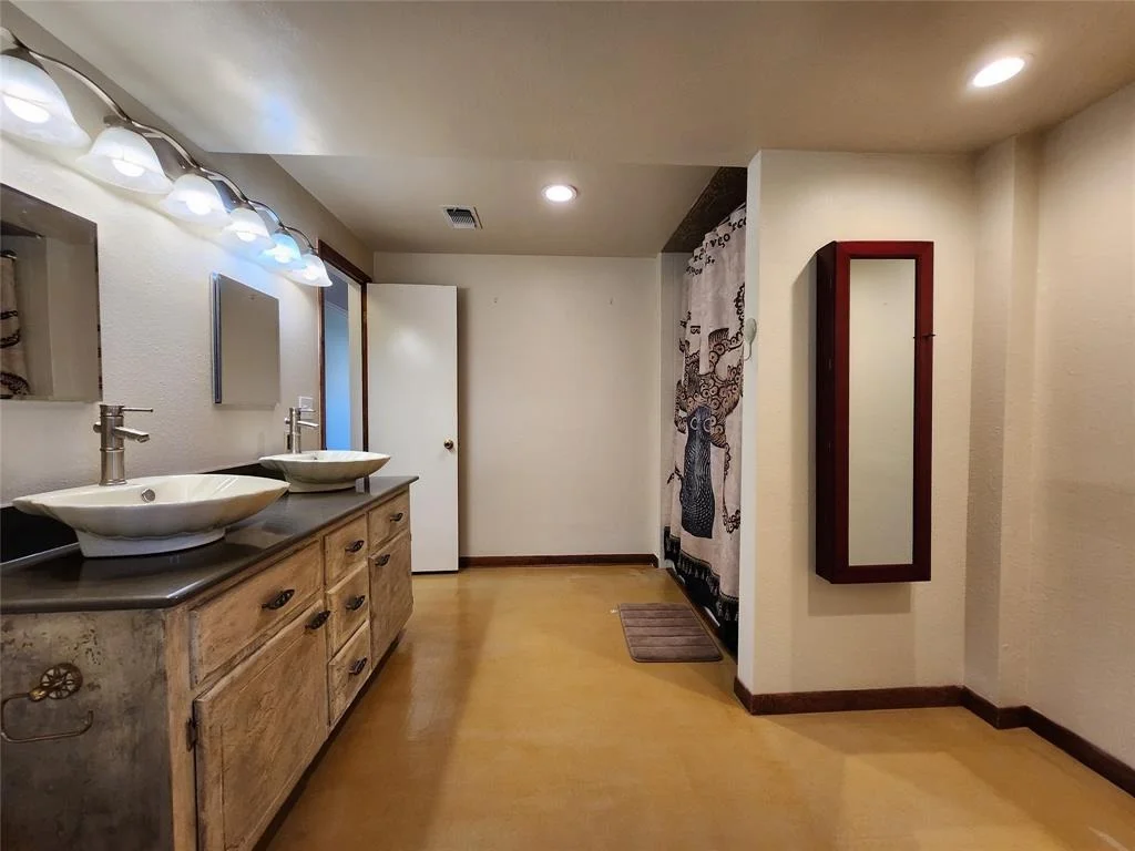 Photo of 2365 W Bayshore Drive