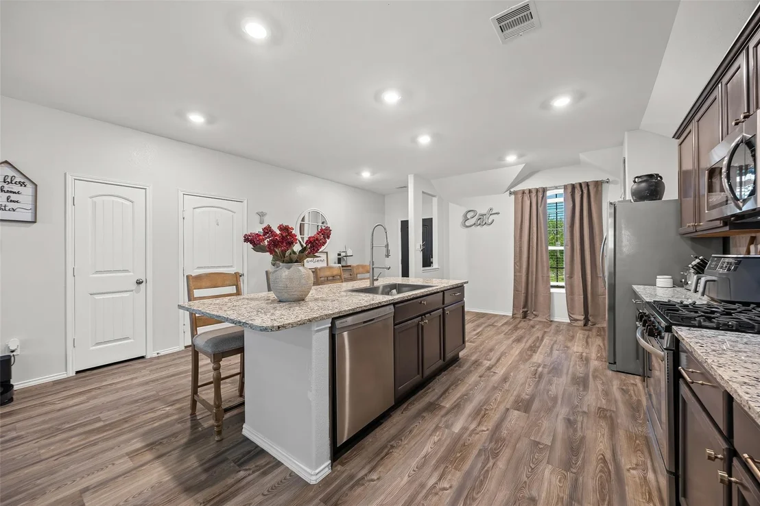 Photo of 16010 Dockside Street