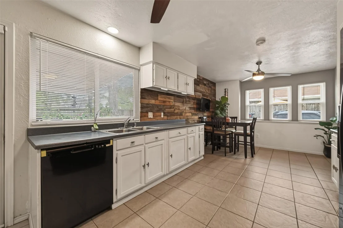 Photo of 10014 Walnut Glen Drive