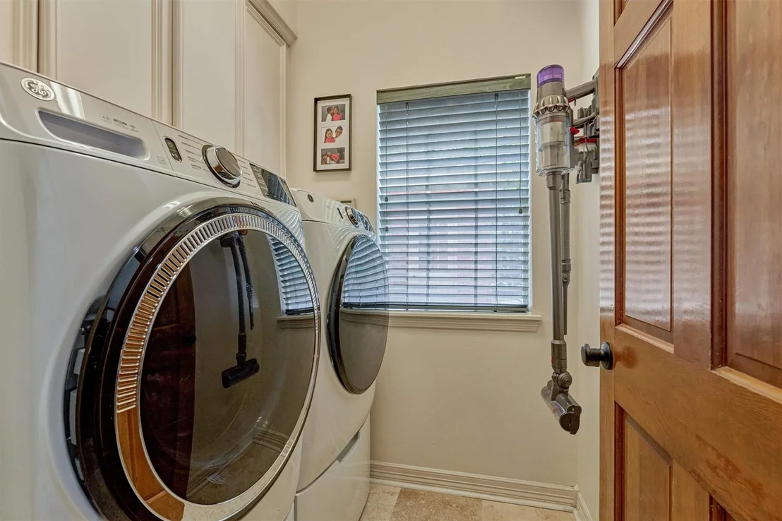 Photo of 115 E Shadowpoint Circle