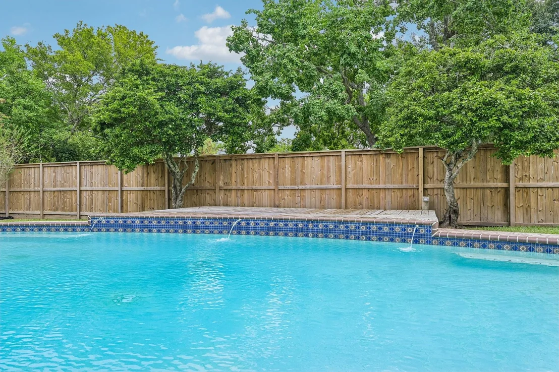 Photo of 2535 Cliff Drive