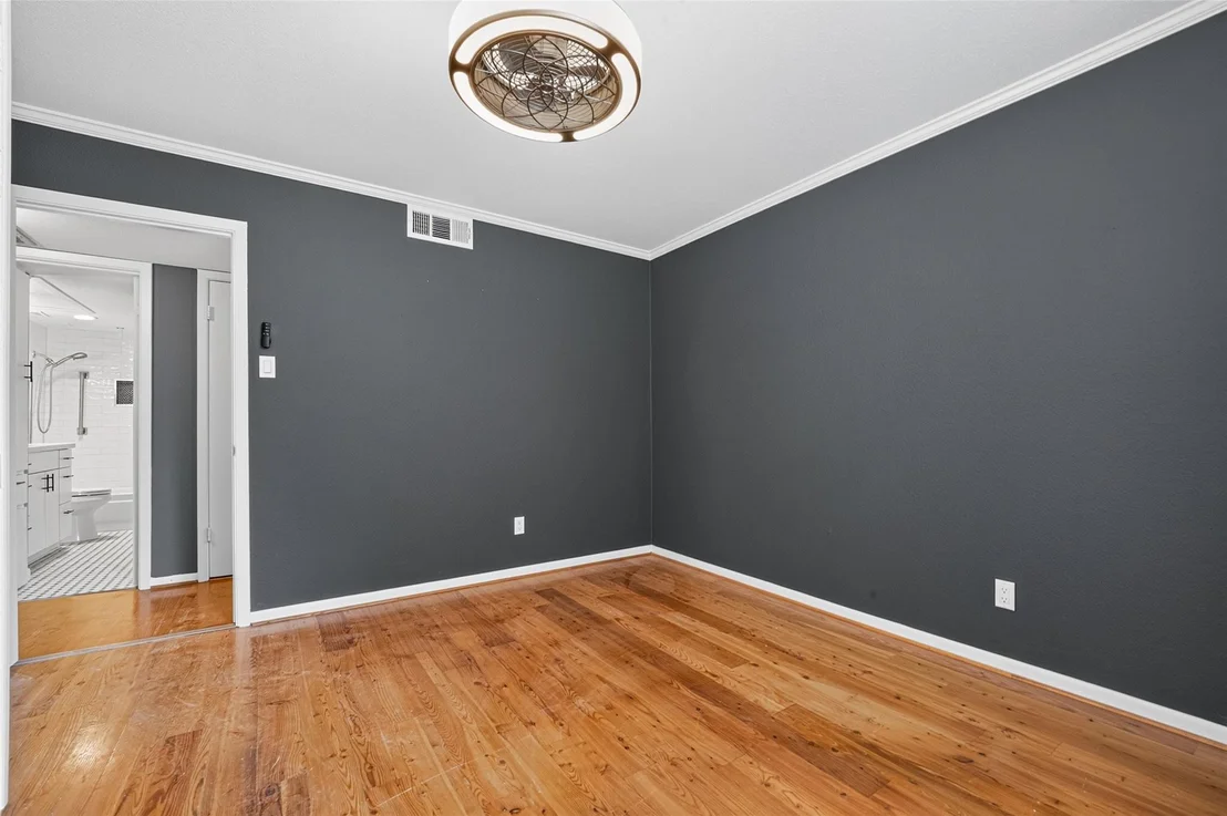 Photo of Unit 18 at 7575 Katy Freeway
