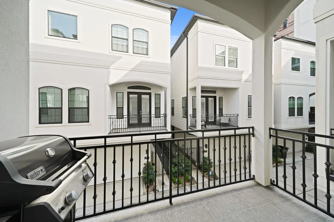 Photo of 4219 Dickson Street
