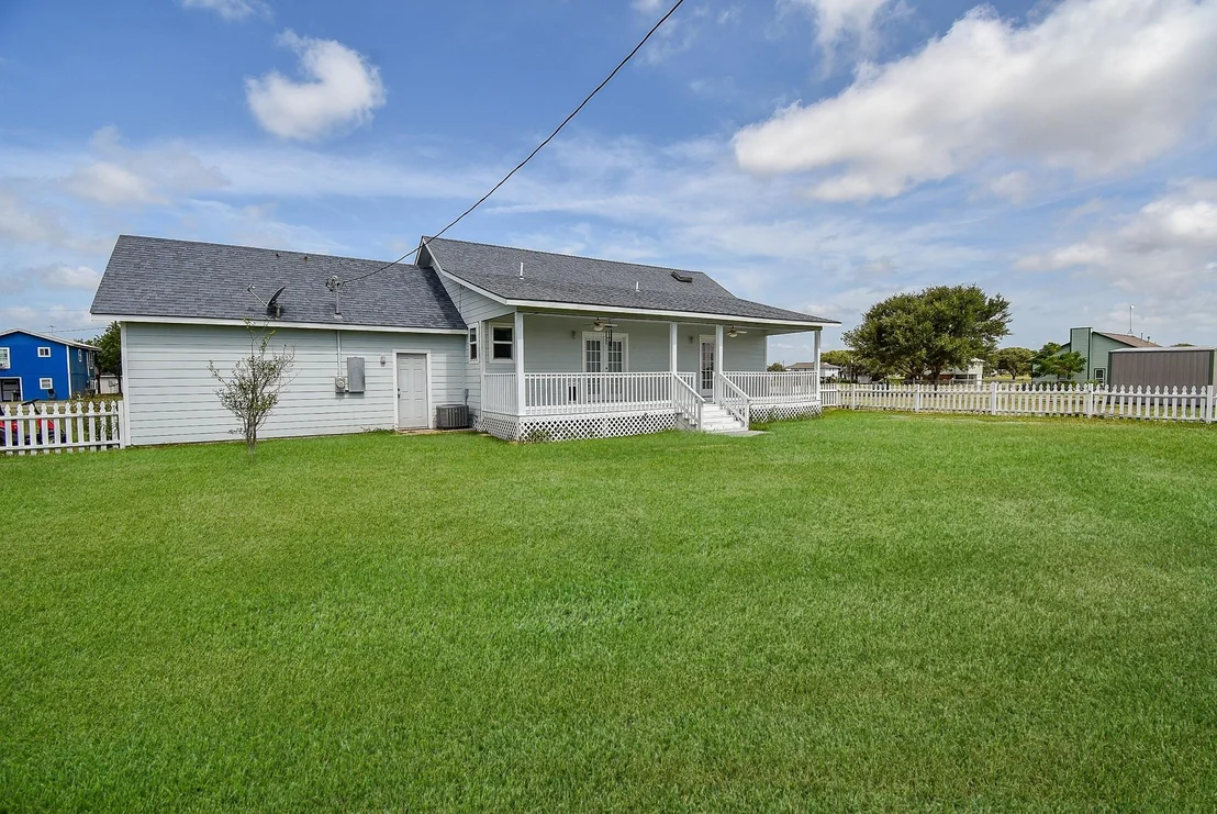 Photo of 657 Bayview Drive