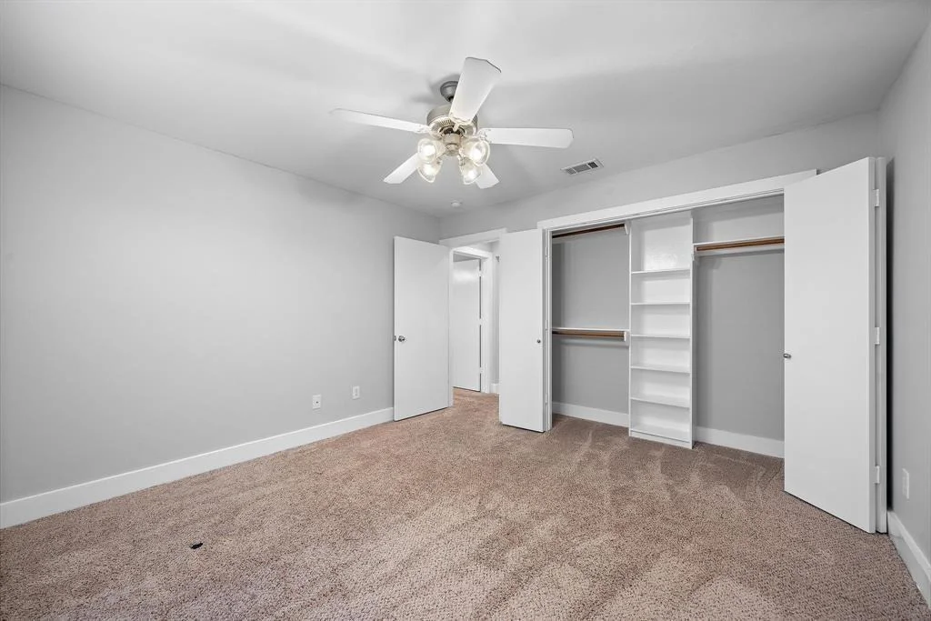 Photo of 8676 Meadowcroft Drive