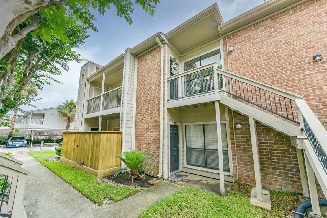 Photo of Unit 4D at 2001 Bering Drive
