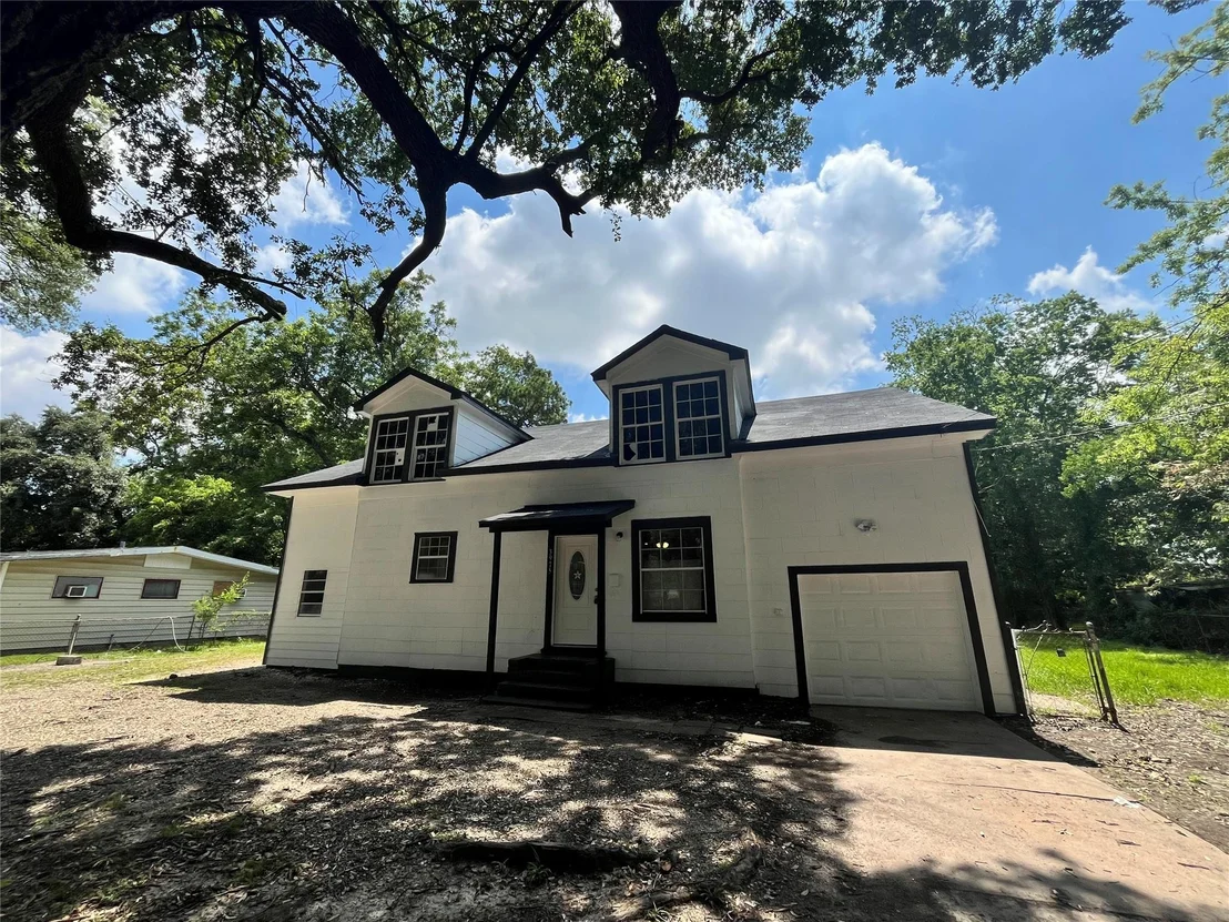 Photo of 3975 Howard Street