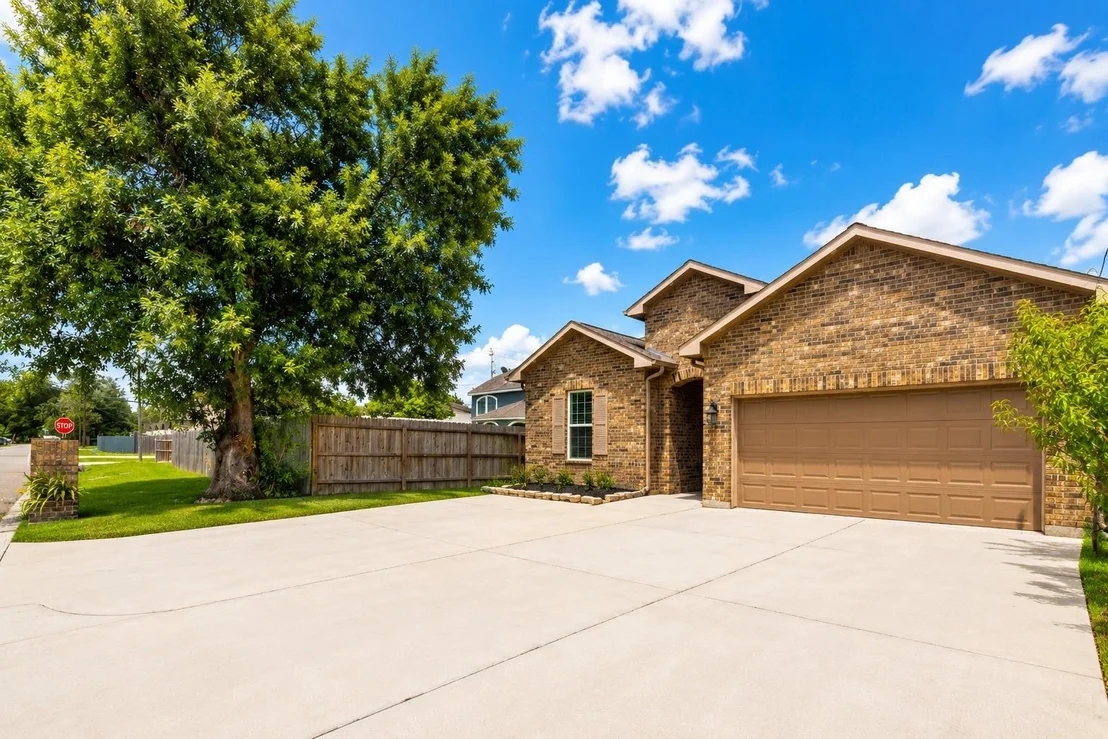 Photo of 8938 Intervale Street