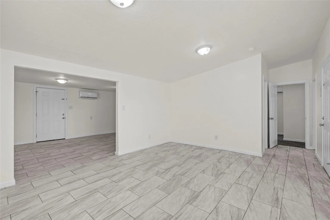 Photo of 726 W 6th Street