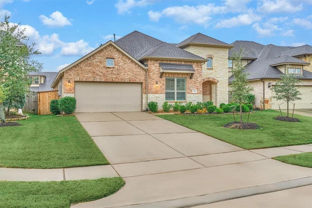 Photo of 553 Rolling Brook Lane