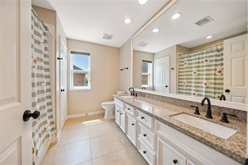 Photo of 2123 Riverside Drive