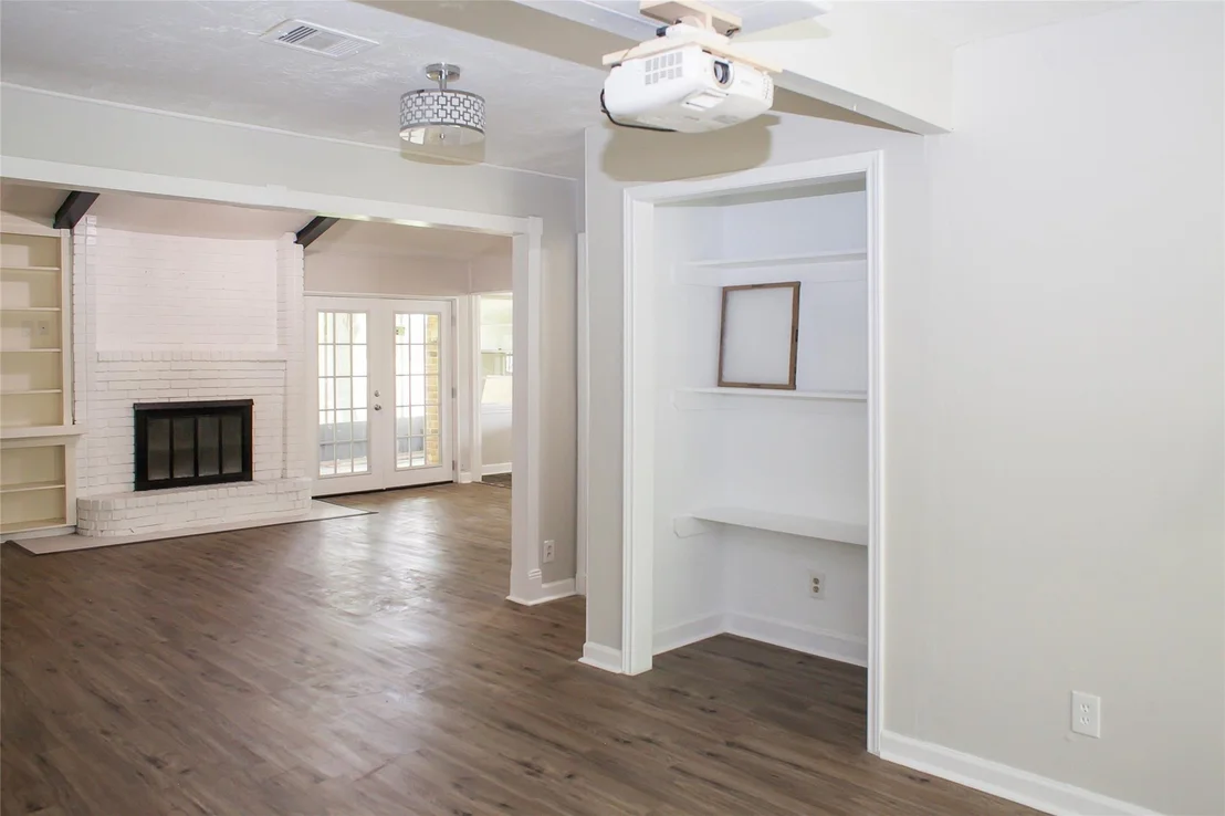 Photo of 912 Robinson Road