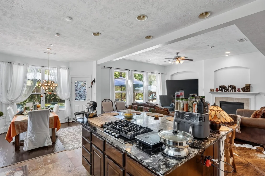Photo of 335 Voss Road
