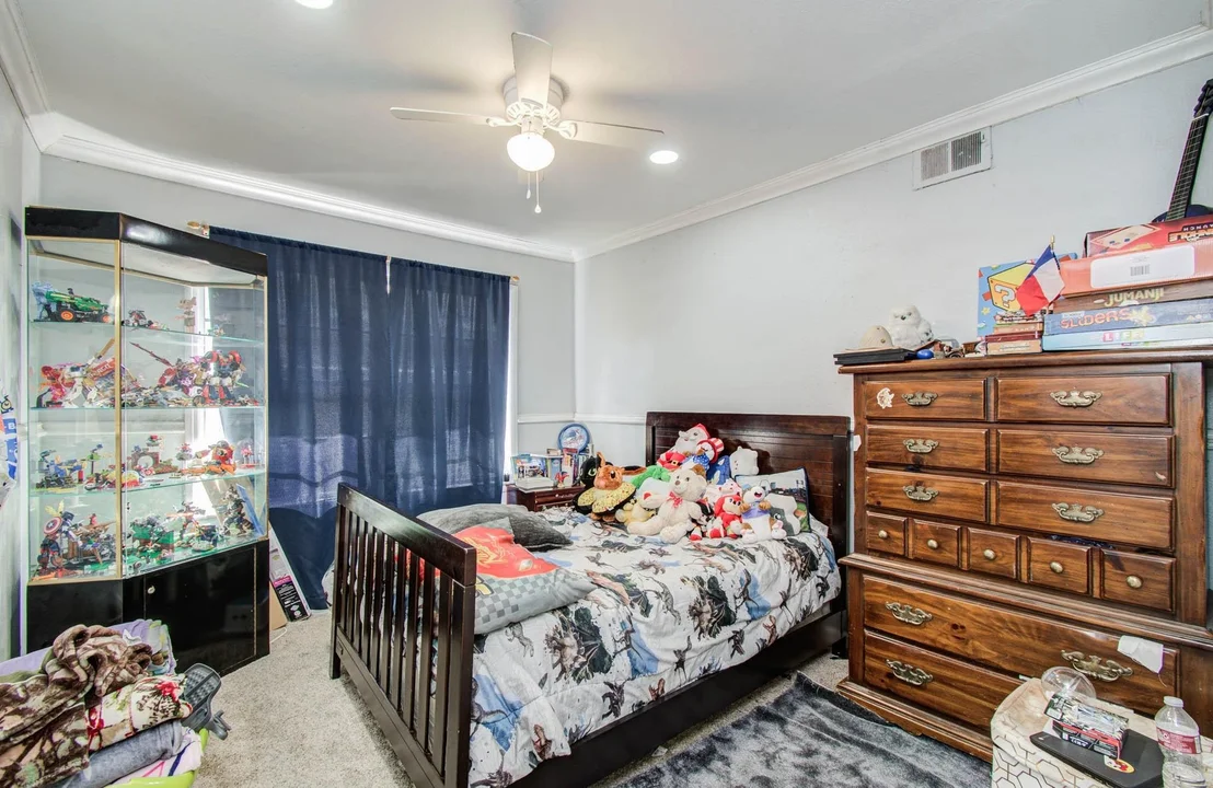 Photo of 6827 Kingsway Drive