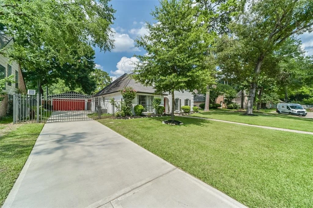 Photo of 11814 Gardenglen Drive