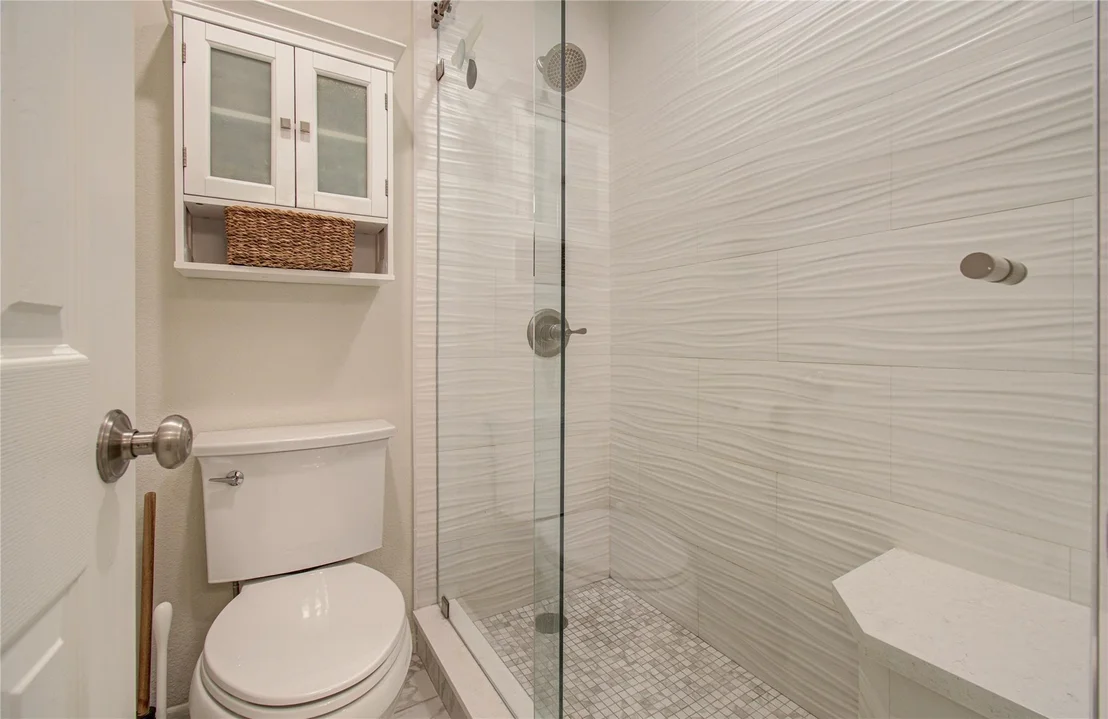 Photo of Unit 113 at 7575 Katy Freeway
