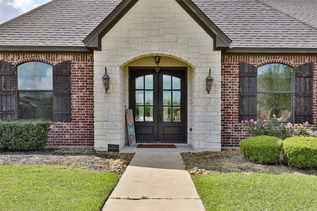 Photo of 717 Rustic Oaks Drive