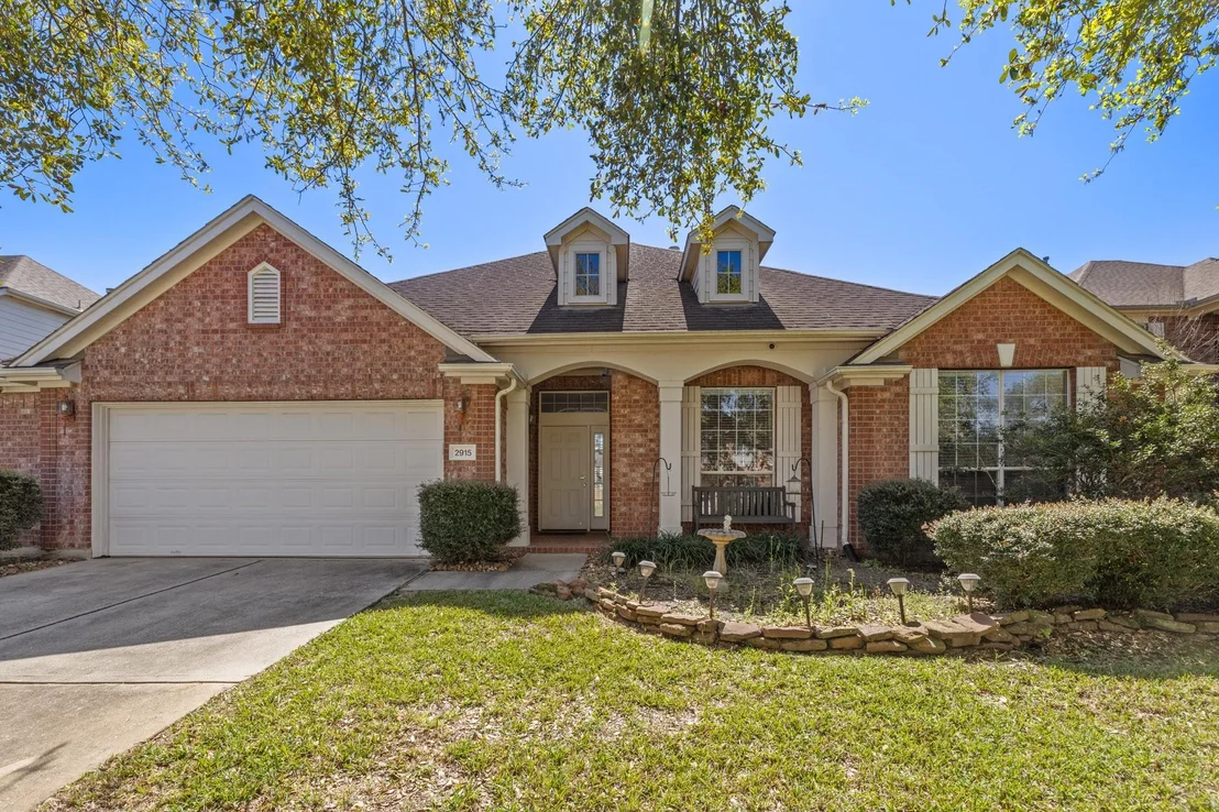 Photo of 2915 Sandleigh Drive