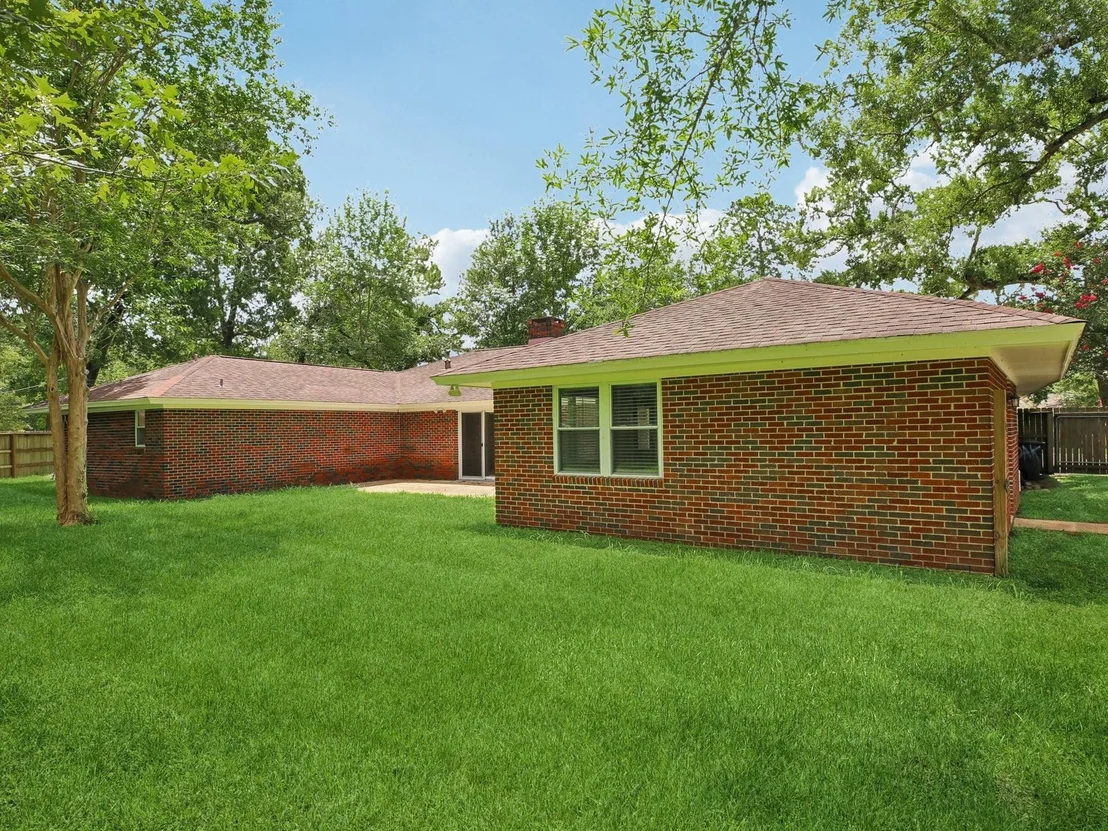 Photo of 2921 Oak Drive