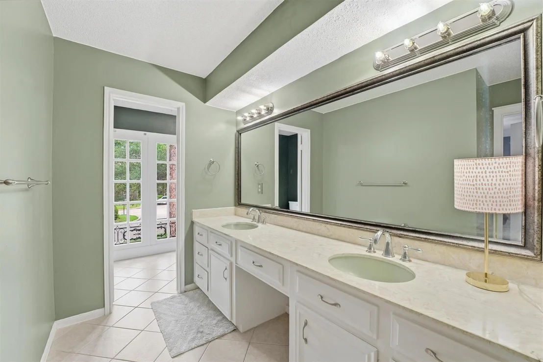 Photo of 615 Brenwick Court